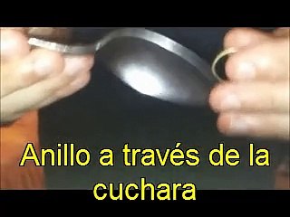 Truco de magia - Anillo a través de la cuchara