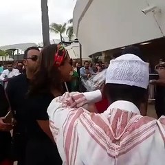 أبطال مسلسل 'سامحيني' كمال ومنار يصلون إلى المغرب تحت إيقاعات الدقة المراكشية-9o0r3bVET7E