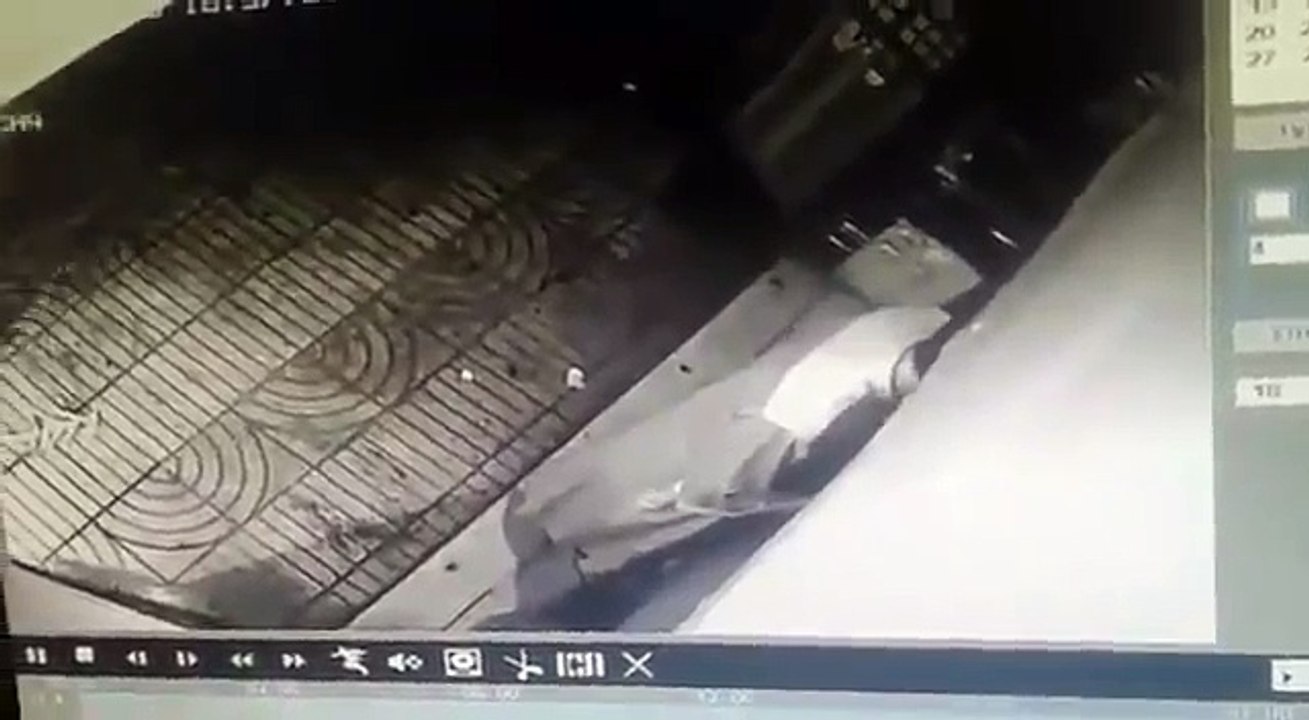 لا حول ولا قوة إلا بالله، مراة كبيرة كتشفر تيليفونات وهي تحصل!-rrmIiwaRd6M