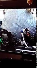 Dad reflex of a bike mechanic saved not only 1 but 2 children