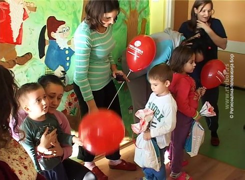 „Tekijanka“ obradovala mališane u bolnici, 28. decembar 2016. (RTV Bor)
