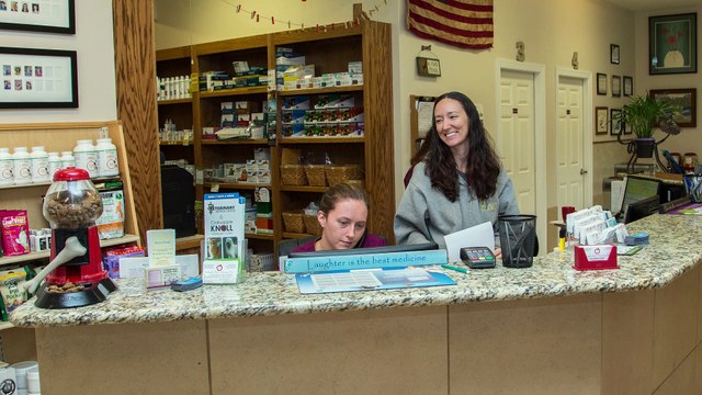 Welcome to Crabapple Knoll Veterinary Clinic
