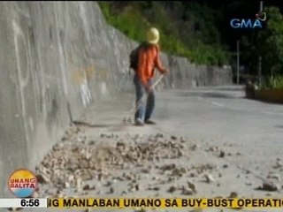 UB: Mga tipak ng bato, bumagsak sa kalsada sa Bontoc, Mt. Province dahil sa pag-ulan