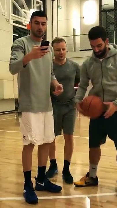 Arda Turan - Burak Yılmaz playing Basketball