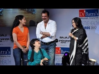 Video herunterladen: Sanjay Dutt And Manyata At Positive Health Awards Event