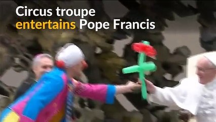 Pope's humor tickled as circus troupe visits Vatican