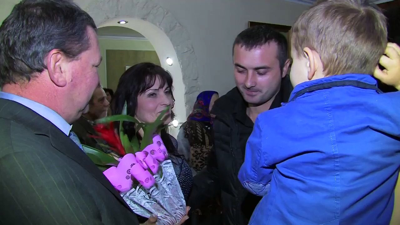 Cele trei fete îi dedică mamei o MELODIE MINUNATĂ de suflet! Urmărește și tu acest moment extrem de emoționant!