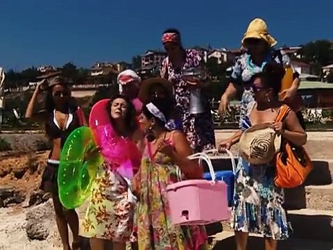 Akasya Durağı Hanımları Gizlice Denize Girdi Başlarına Gelmeyen Kalmadı | Full Komedi | 83. Bölüm