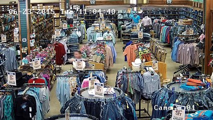 LiveLeak - Man With Knife Shot, Killed While Fleeing Officer