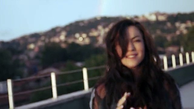 Nil Özalp feat Serdar Ortaç - Kal Aklımda (Official Video)