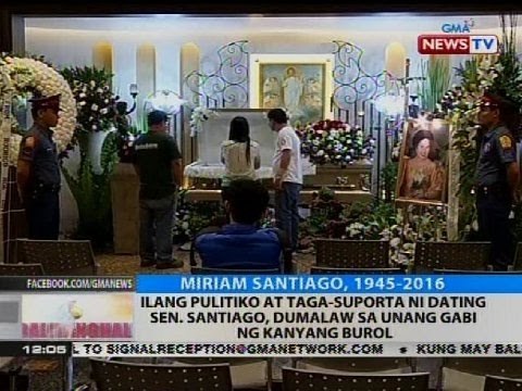 BT: Ilang pulitiko at taga-suporta ni dating Sen. Santiago, dumalaw sa unang gabi ng kanyang burol