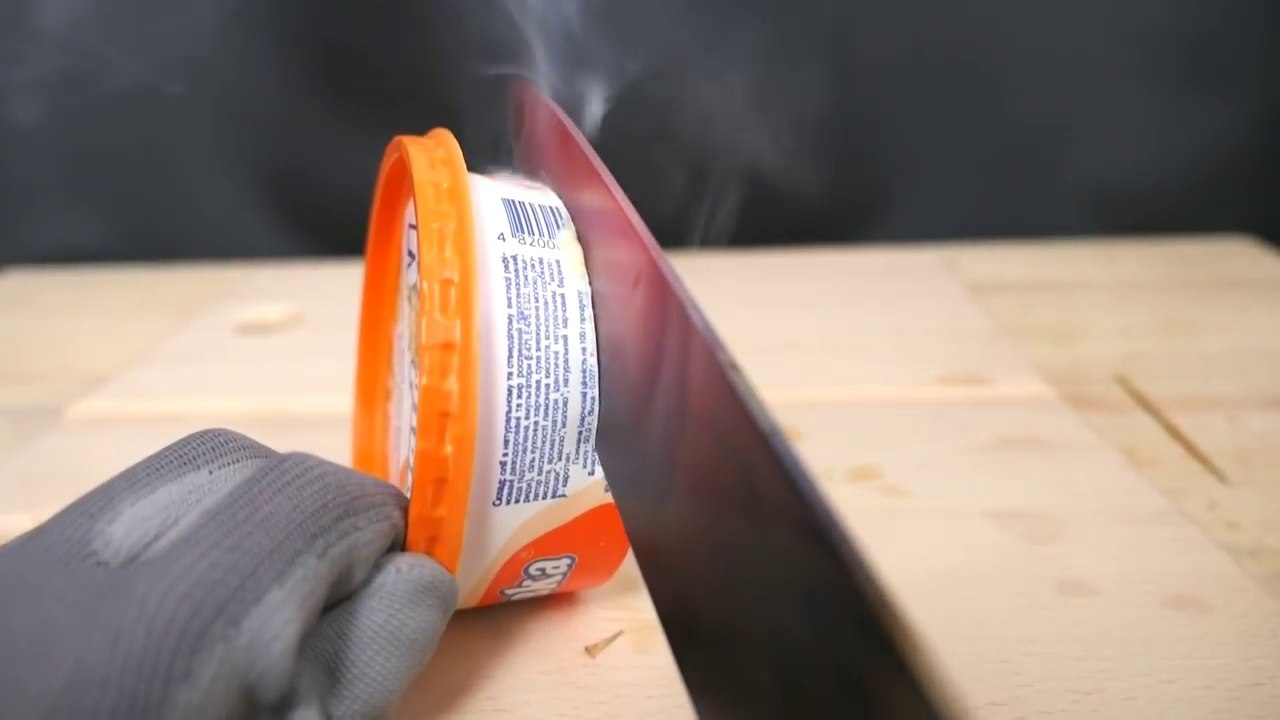 EXPERIMENT Glowing 1000 degree KNIFE VS MATCHES