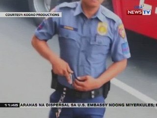 Pulis na nakuhanan ng video na may hawak na baril, iimbestigahan na rin