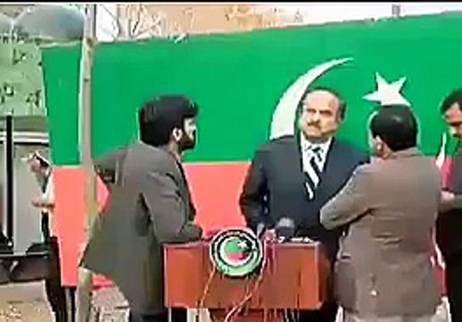 Kia PTI Amir Liaquat Aur Nabil Gabol Ko Party Main Le Rahi Hai? Naeem ul Haq Ne Sab Off The Record Bata Dia