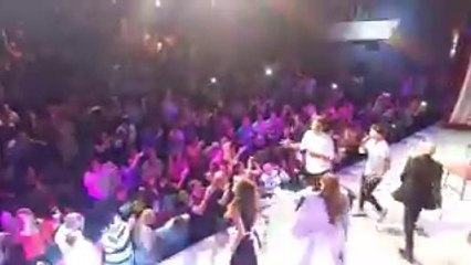 Pedro bailando y filmando en el final de Abracadabra - 28 de Diciembre