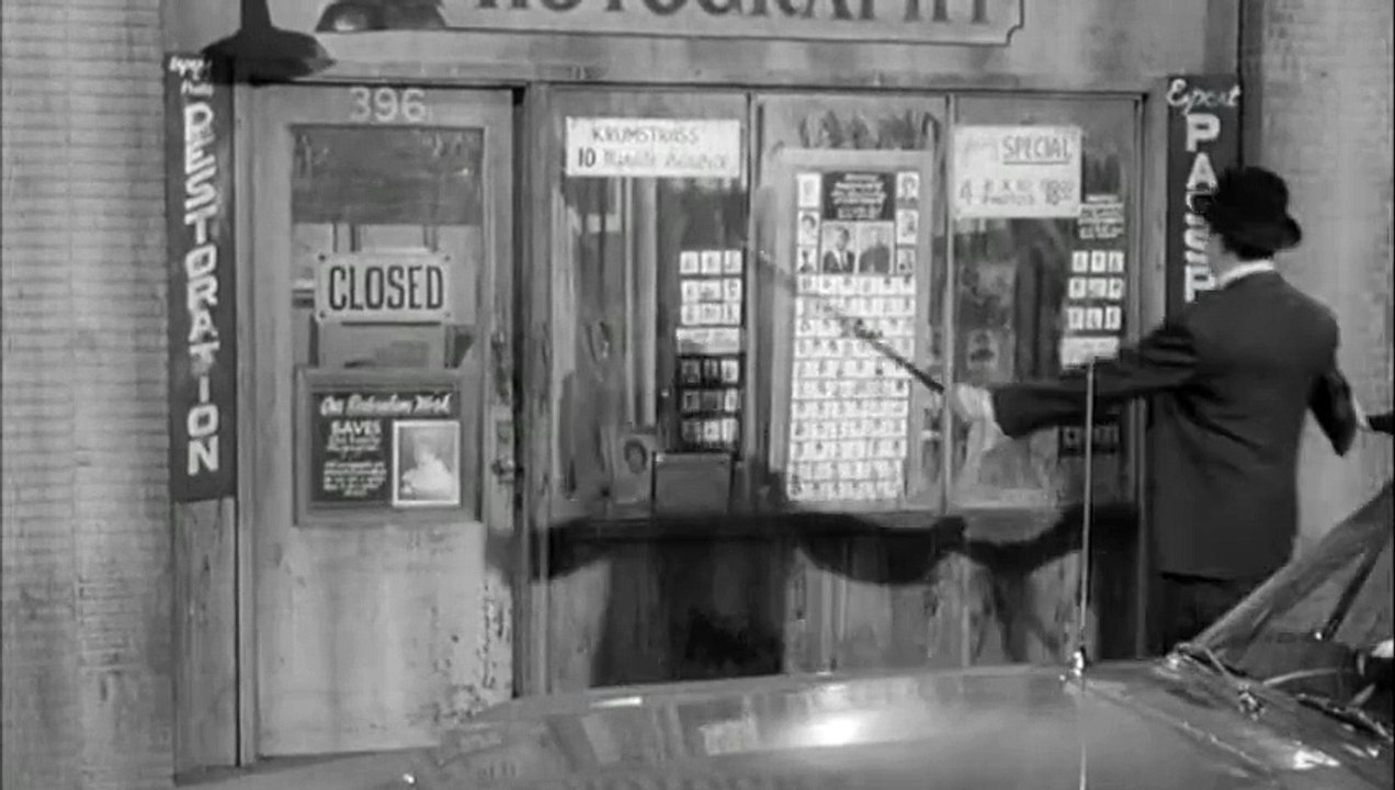 Addams Family S2 E13 - Portrait of Gomez (12-10-65)