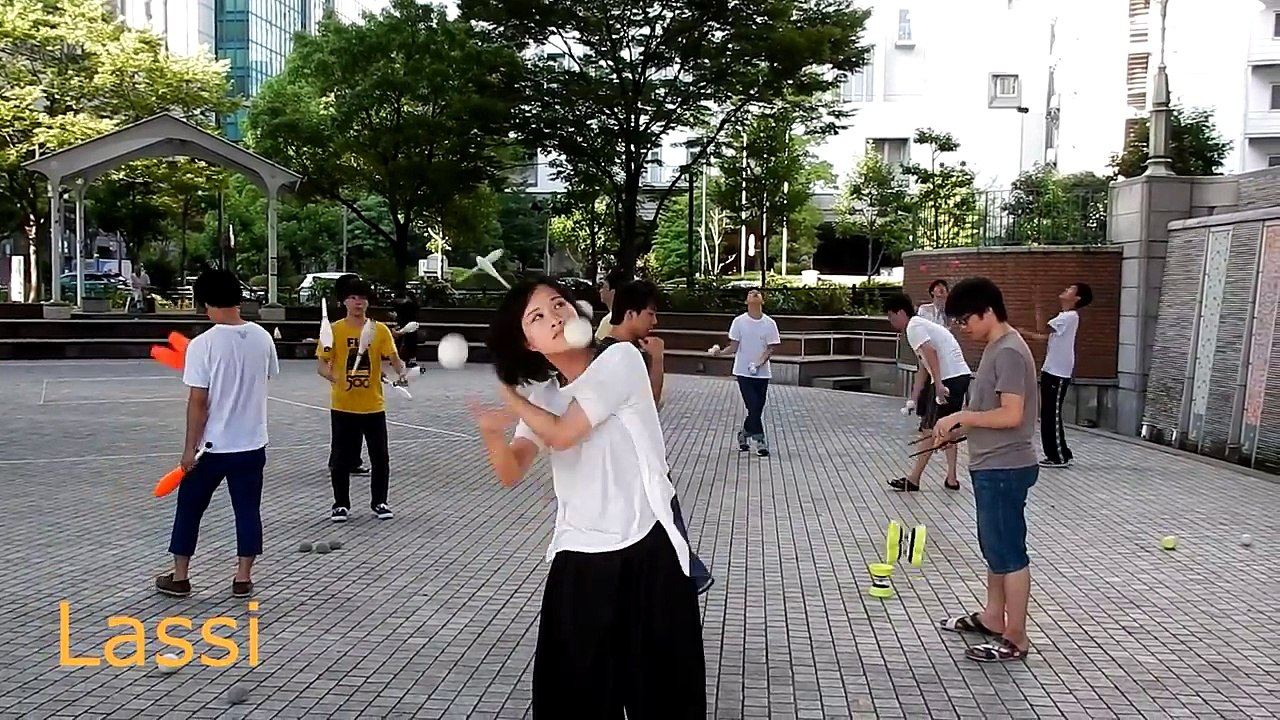 Jongles extraordinaires d'artistes au Japon !