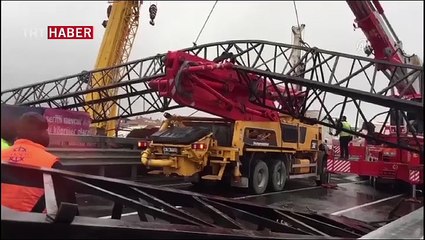 Büyükçekmece'de vinç devrildi