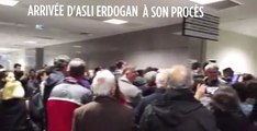 Arrivée d'Asli Erdogan à son procès sous les acclamations