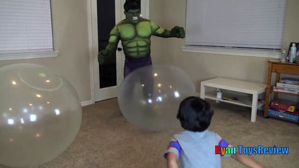 Glow Wubble Bubble Ball Family Fun Playtime with GIANT BALL Marvel Superhero The Hulk Kids Video- 01