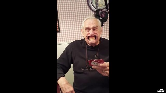 Un papy qui perd son dentier