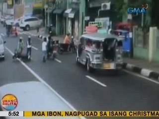 Video herunterladen: UB: Pagtakas ng isang rider sa nasaging motorsiklo, na-hulicam sa Legazpi City, Albay