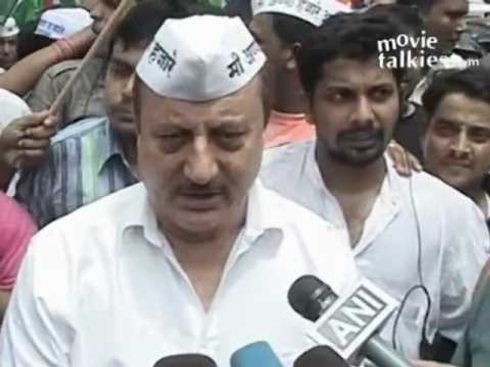 Anupam Kher Talks In Support Of Anti-Corruption Crusader Anna Hazare