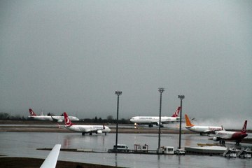 Fırtına uçakları beşik gibi salladı