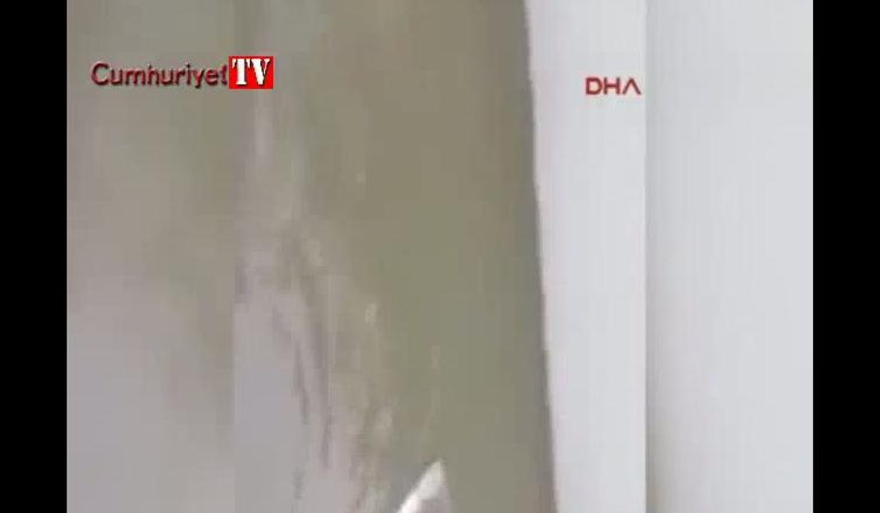 Sel sularında alt geçitte denizyatağıyla yüzdü