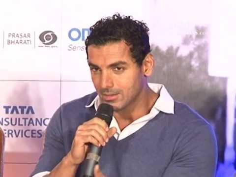 John Abraham, Rahul Bose At Standard Chartered Mumbai Marathon Press Conference