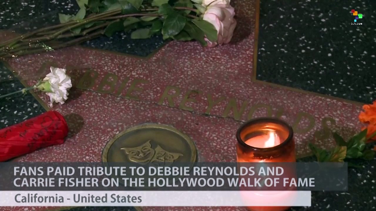 Fans Mourn Debbie Reynolds and Carrie Fisher
