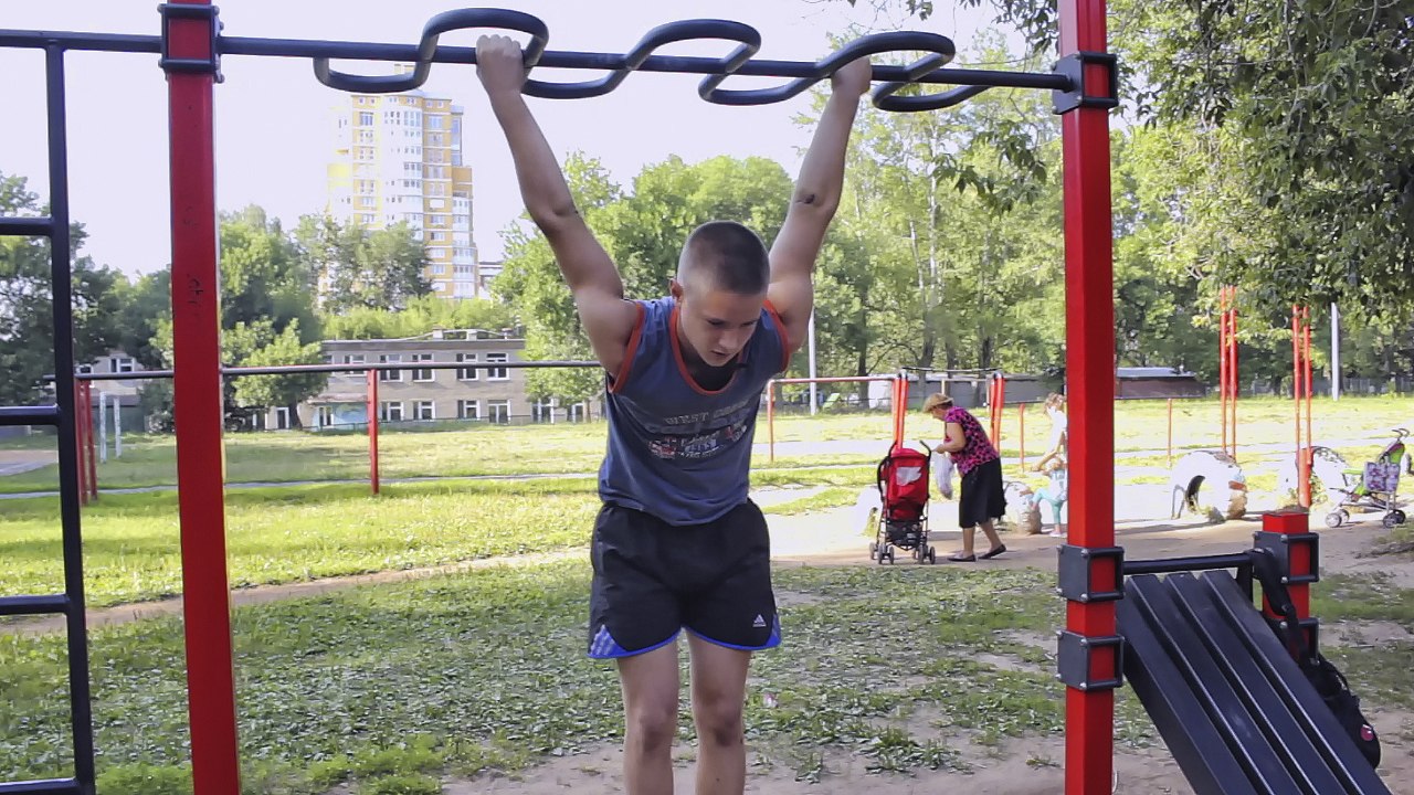 Выход Иисуса на турнике. Обучалка по Workout 17
