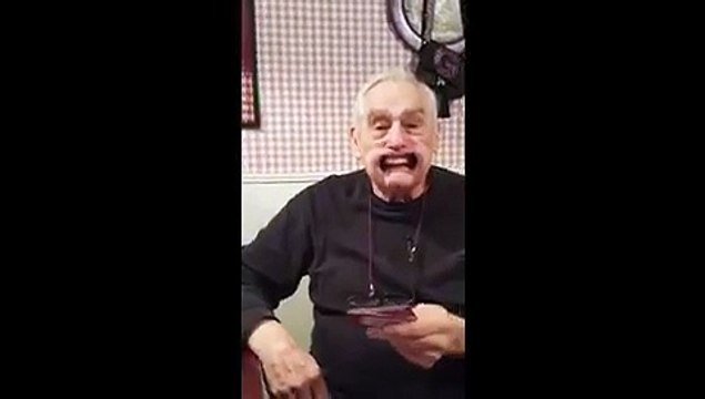 Quand papy perd son dentier pendant un jeu familiale