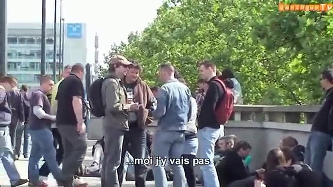 Distribuer des flyers de Tokio Hotel au concert de Metallica