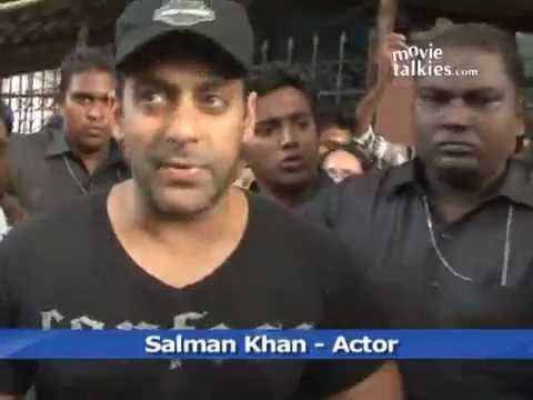Blast On The Sets Of 'Dabangg 2′: Salman Khan Takes Injured Stuntman To The Hospital.