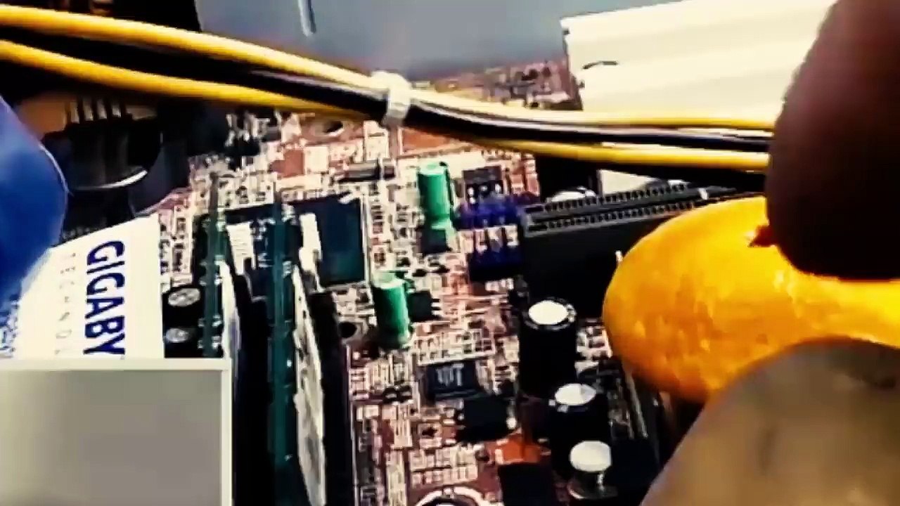 KLAVYE BÖYLE TEMİZLENİR (Klavye Su İle Yıkanırmı? )