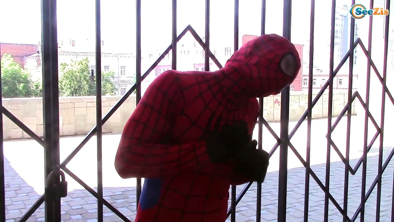 Spiderman vs Deadpool w/ Epic Superheroes Battle | Death Fight in Real Life