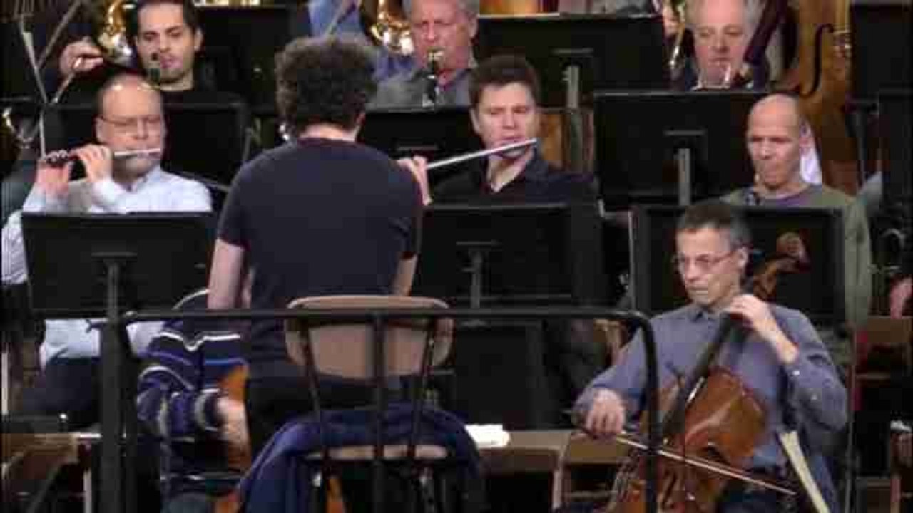 Dudamel se prepara para el "honor" de dirigir el Concierto de Año Nuevo