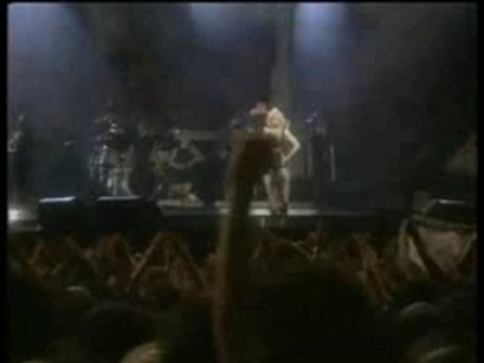 Vogue live madonna Blonde Ambition Tour 17 th anniversary