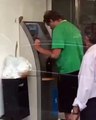 ATM Başındaki Sarhoş Adamın İçkiden Fırça Yemesi