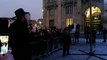 Cérémonie et fête pour l'allumage des bougies de Hanouka sur un candélabre géant devant la mairie de Saint-Denis