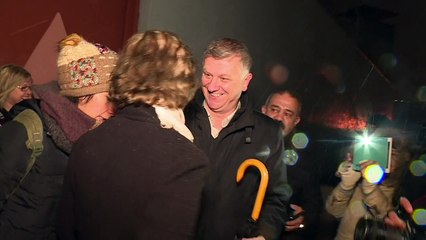 Escritora e linguista turcas deixam prisão