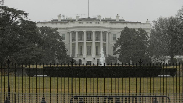 США вводят новые санкции против России и высылают 35 российских дипломатов