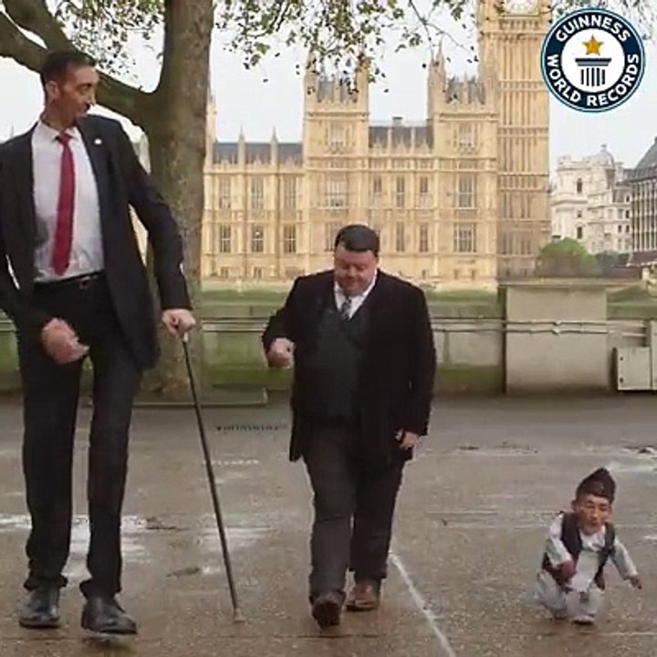 Quand l'homme le grand du monde rencontre le plus petit des humains.