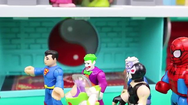 Ninja Turtles Attacked by Batman and Superman with Duplo Lego Spiderman at TMNT Chinatown