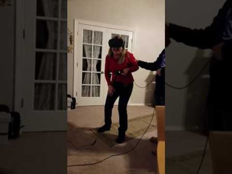 Mom Has Hysterical Reaction When Using Oculus Rift for the First Time