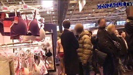 DEFI  Mannequin au salon de la lingerie