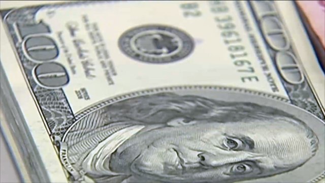 الدولار ينهي 2016 صعودا للعام الرابع على التوالي