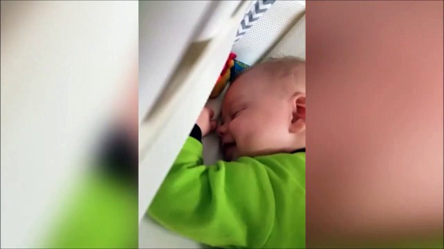 La sieste la plus adorable du monde... Trop mignon le bébé
