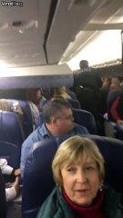 Un couple viré de l'avion par la police